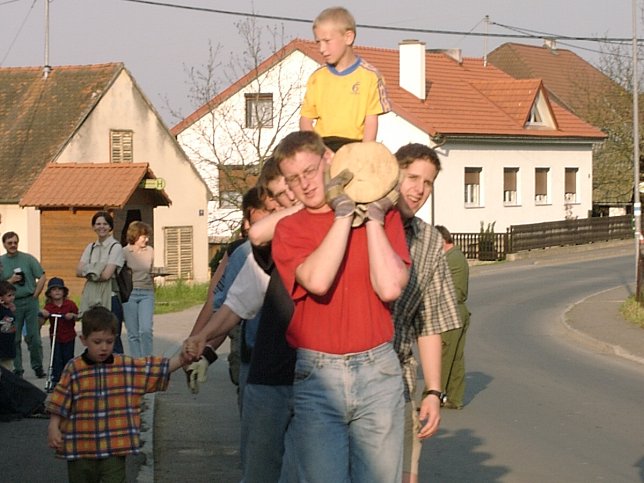 Maibaumaufstellen 30.4.2011