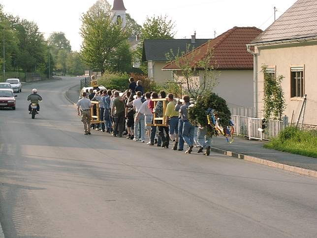 Maibaumaufstellen 30.4.2011