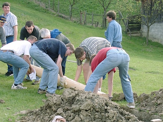 Maibaumaufstellen 30.4.2011