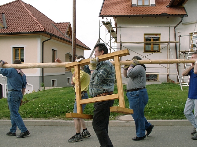 Maibaumaufstellen 30.4.2011