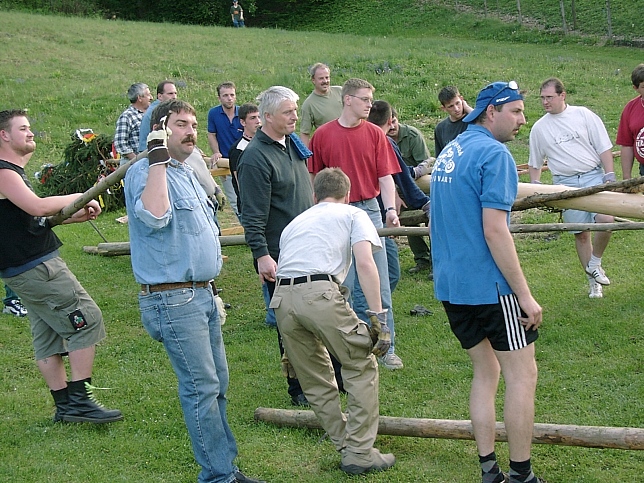 Maibaumaufstellen 30.4.2011