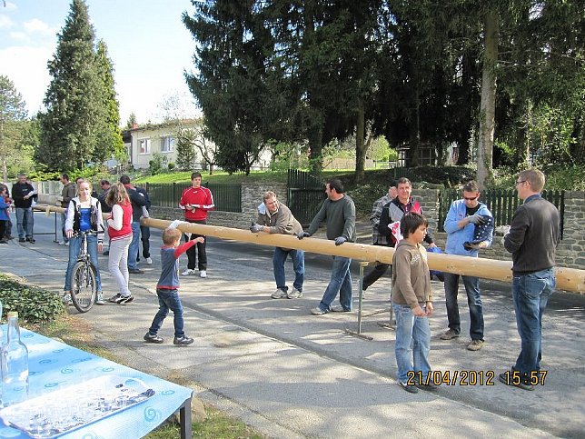 Maibaumaufstellen 21.4.2012