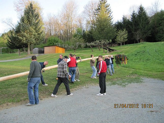 Maibaumaufstellen 21.4.2012