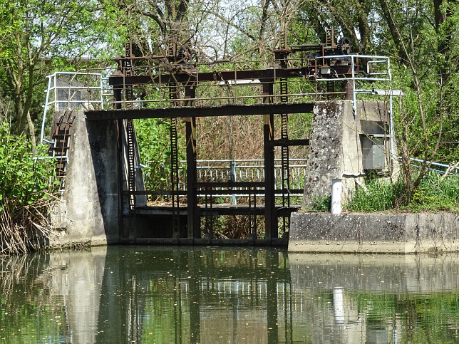 Jabing, Wasserschleuse