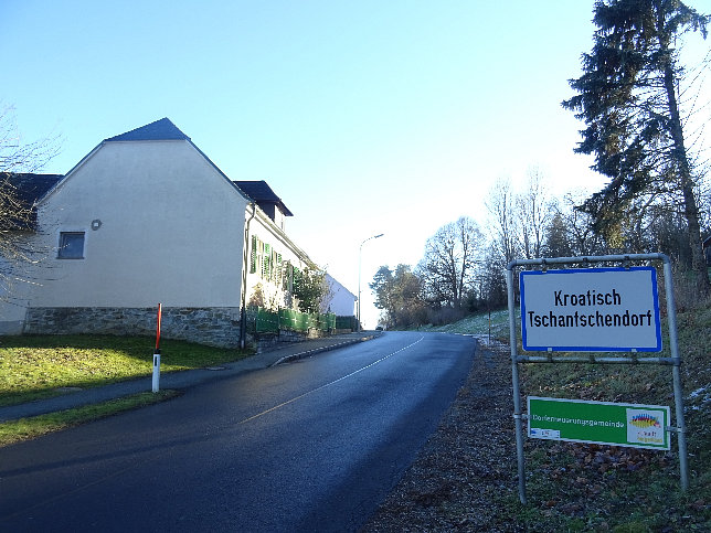 Kroatisch Tschantschendorf, Ortstafel