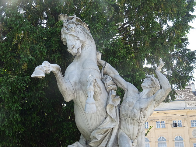 Rossebndiger am Maria-Theresien-Platz