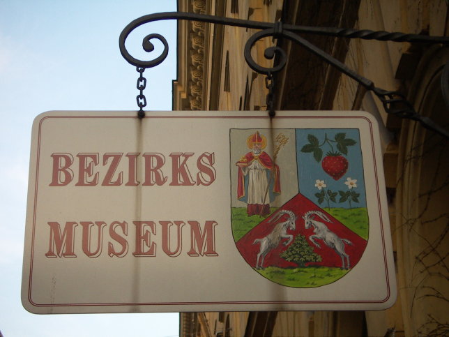 H�ngeschild des Bezirksmuseums Landstra�e
