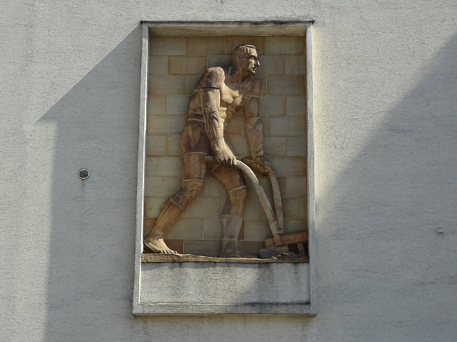 Pflgender Bauer/Mittag