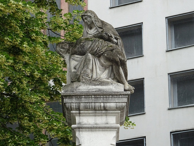 Piet vor der Florianikirche