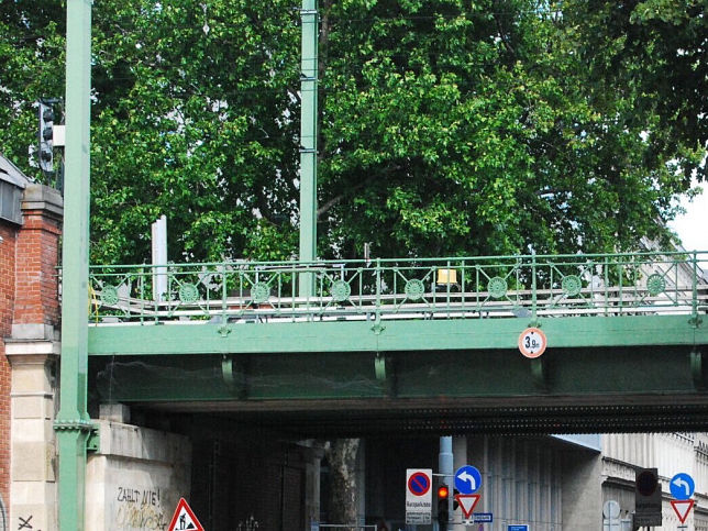 Brcken ber die Leo-Slezak-Gasse / Borschkegasse
