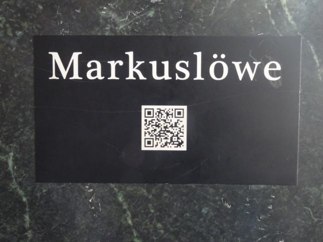 Markuslwe im Hauptbahnhof