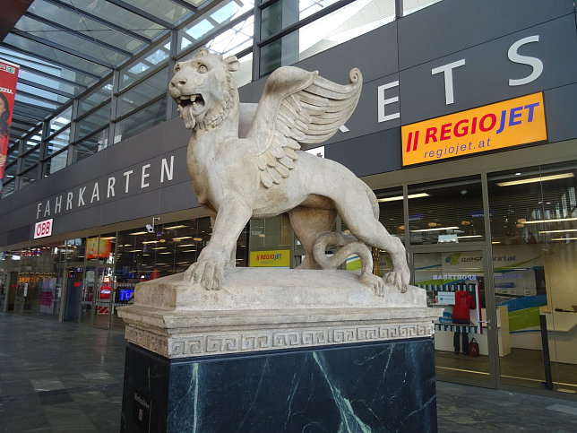 Markuslwe im Hauptbahnhof