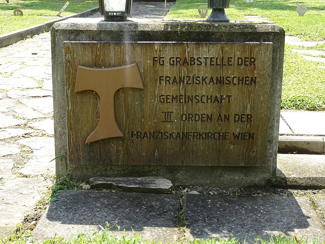 Familiengrab der Drittordens-Gemeinde Wien der Franziskanerkirche OFS (Ordo Franciscanus Saecularis)