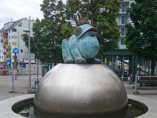 Froschknigbrunnen bei der Kaiserebersdorfer Strae