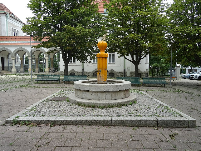 Pfarrkirche Hetzendorf, Brunnen