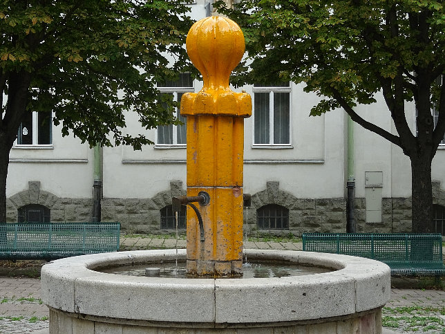 Pfarrkirche Hetzendorf, Brunnen