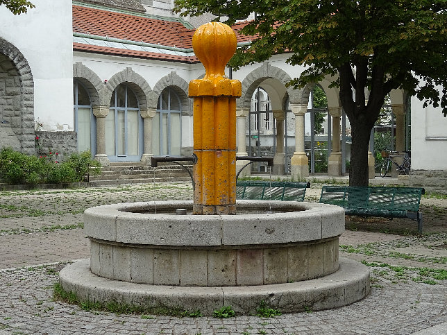 Pfarrkirche Hetzendorf, Brunnen