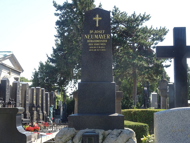 Josef Neumayer