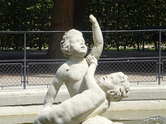 Fischbassin im Schlosspark Schnbrunn