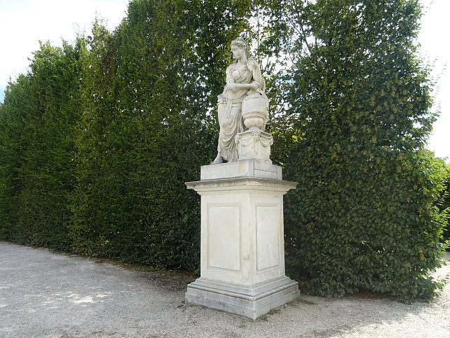 Schloss Schnbrunn, Statue Artemisia (01)