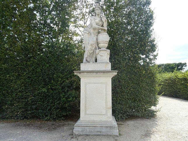 Schloss Schnbrunn, Statue Artemisia (01)