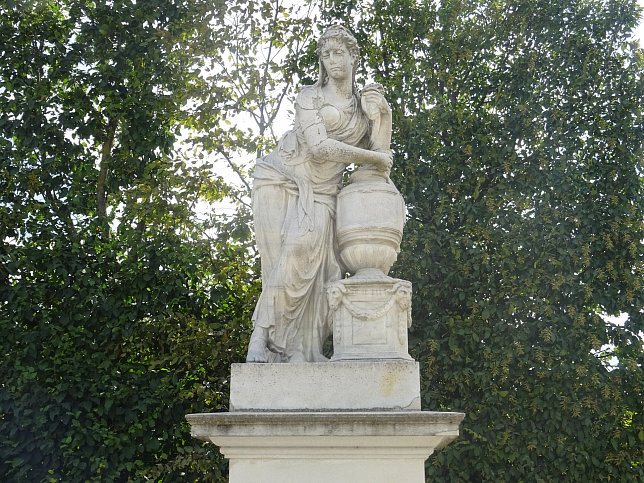 Schloss Schnbrunn, Statue Artemisia (01)