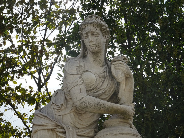 Schloss Schnbrunn, Statue Artemisia (01)