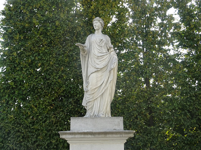 Schloss Schnbrunn, Statue Kalliope (02)