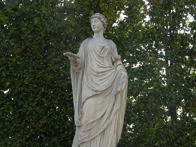 Schloss Schnbrunn, Statue Kalliope (02)