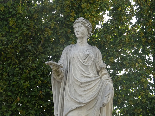 Schloss Schnbrunn, Statue Kalliope (02)