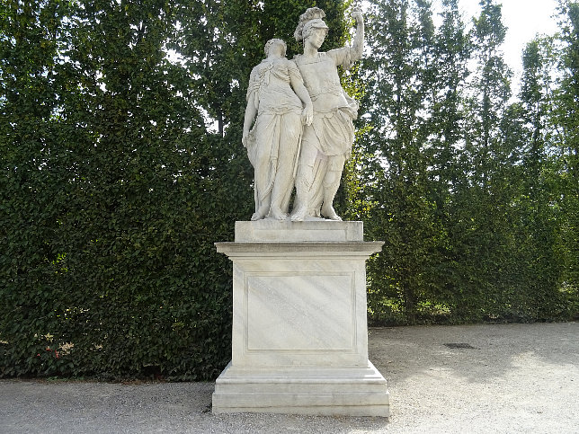 Schloss Schnbrunn, Statue Brutus und Lucretia (03)