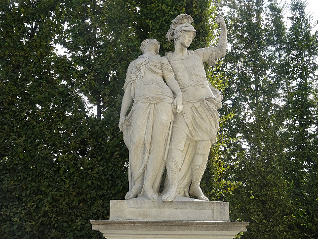 Schloss Schnbrunn, Statue Brutus und Lucretia (03)