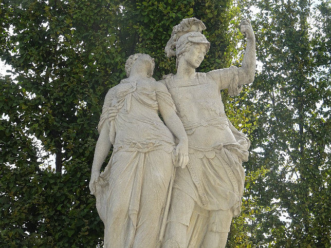 Schloss Schnbrunn, Statue Brutus und Lucretia (03)