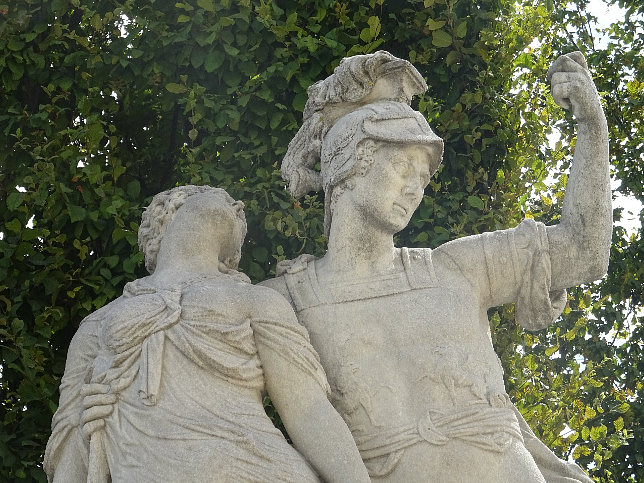 Schloss Schnbrunn, Statue Brutus und Lucretia (03)