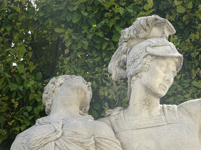 Schloss Schnbrunn, Statue Brutus und Lucretia (03)