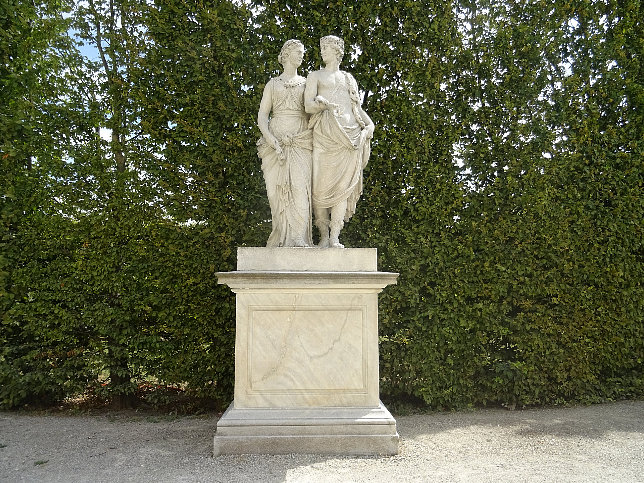 Schloss Schnbrunn, Statue Ceres und Bacchus (04)