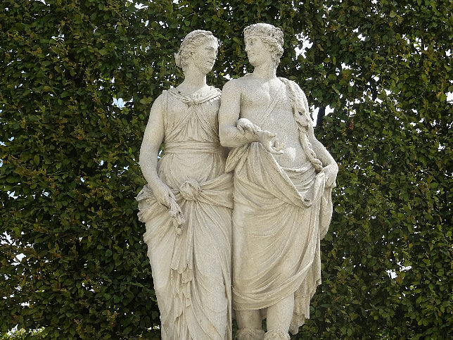 Schloss Schnbrunn, Statue Ceres und Bacchus (04)