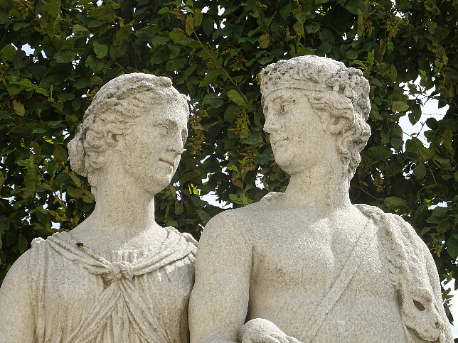 Schloss Schnbrunn, Statue Ceres und Bacchus (04)