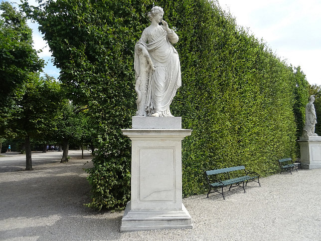 Schloss Schnbrunn, Statue Angerona (05)