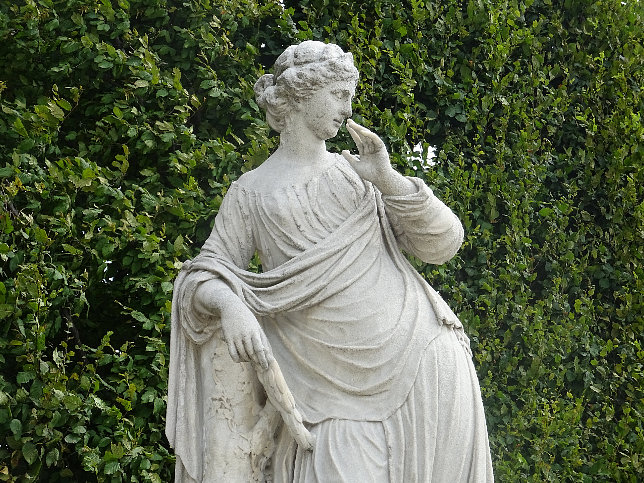 Schloss Schnbrunn, Statue Angerona (05)