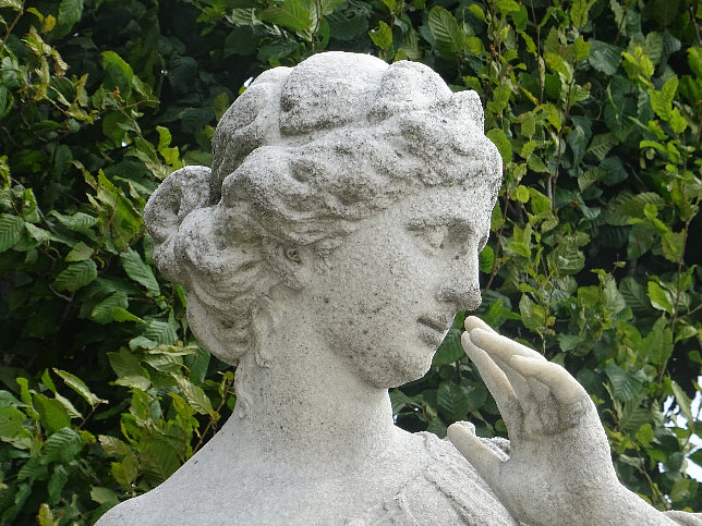 Schloss Schnbrunn, Statue Angerona (05)