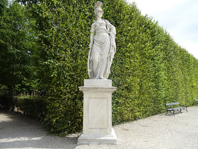 Schloss Schnbrunn, Statue Aspasia (08)