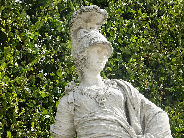 Schloss Schnbrunn, Statue Aspasia (08)