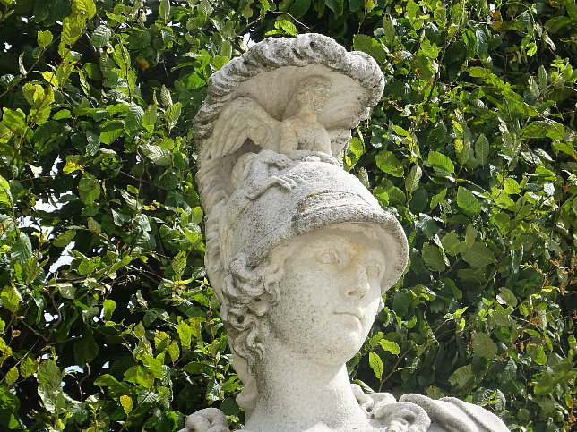 Schloss Schnbrunn, Statue Aspasia (08)