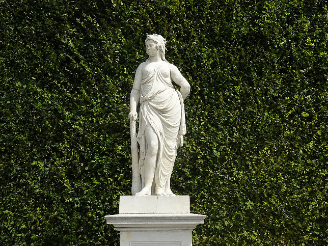 Schloss Schnbrunn, Statue Omphale (09)