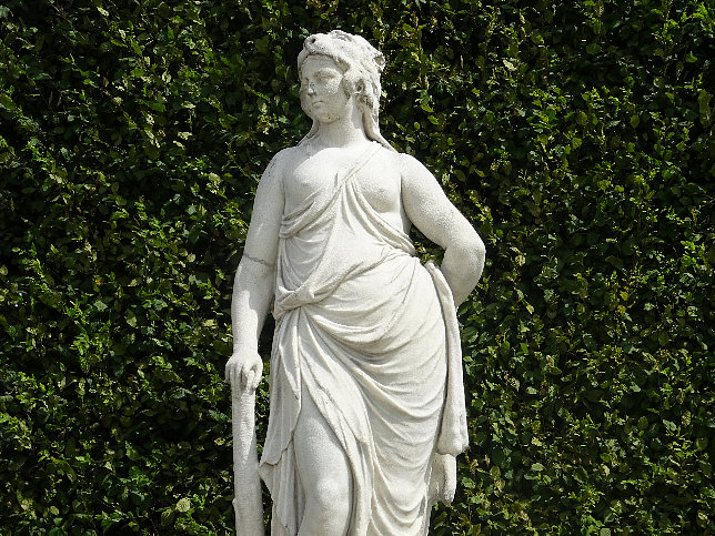 Schloss Schnbrunn, Statue Omphale (09)