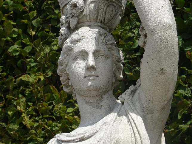 Schloss Schnbrunn, Statue Nymphe der Flora (10)