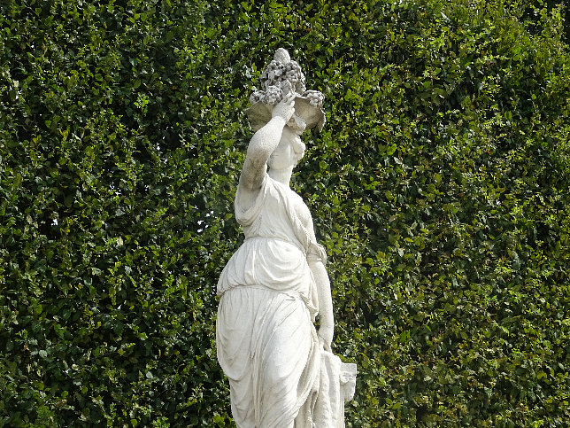 Schloss Schnbrunn, Statue Bacchantin (11)