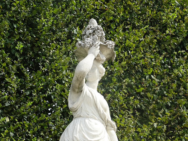 Schloss Schnbrunn, Statue Bacchantin (11)