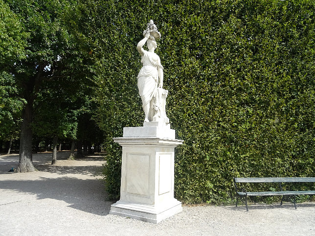 Schloss Schnbrunn, Statue Bacchantin (11)